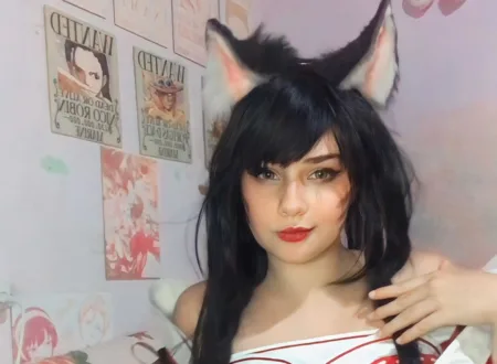 Ahri clássica, de League of Legends, neste belo cosplay da Bella - capa