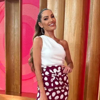 A-apresentadora-Patricia-Poeta-com-saia-de-seda-Abril-de-2024-capa 01