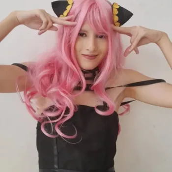 Anya Forger, de Spy x Family, ganha belo cosplay com o vestido da Yor Belo cosplay da Yor Forger, de Spy x Family, da Iris - capa