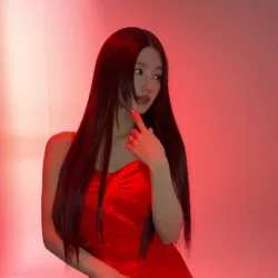Belo look da Miyeon, do (G)I-DLE, com vestido vermelho Belo-look-da-Miyeon-do-GI-DLE-com-vestido-vermelho-capa-01
