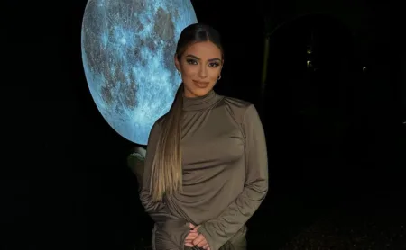 Key-Alves-com-belo-vestido-comemorando-15-milhoes-de-seguidores-no-Instagram-capa 01