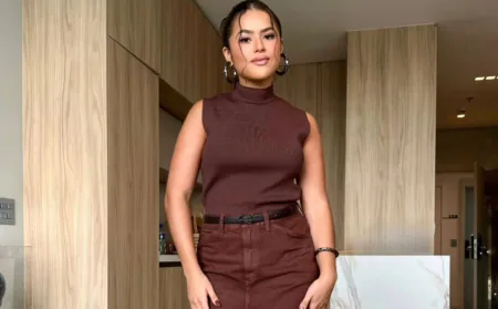 Look-de-Maisa-Silva-com-blusa-regata-de-gola-alta-e-saia-curta-capa 01