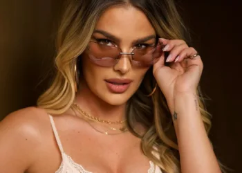 Look de Yasmin Brunet no Lollapalooza 2024 - capa