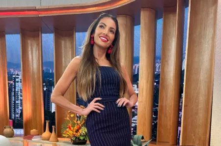 Patricia-Poeta-com-vestido-Capa-abril-2024-0002