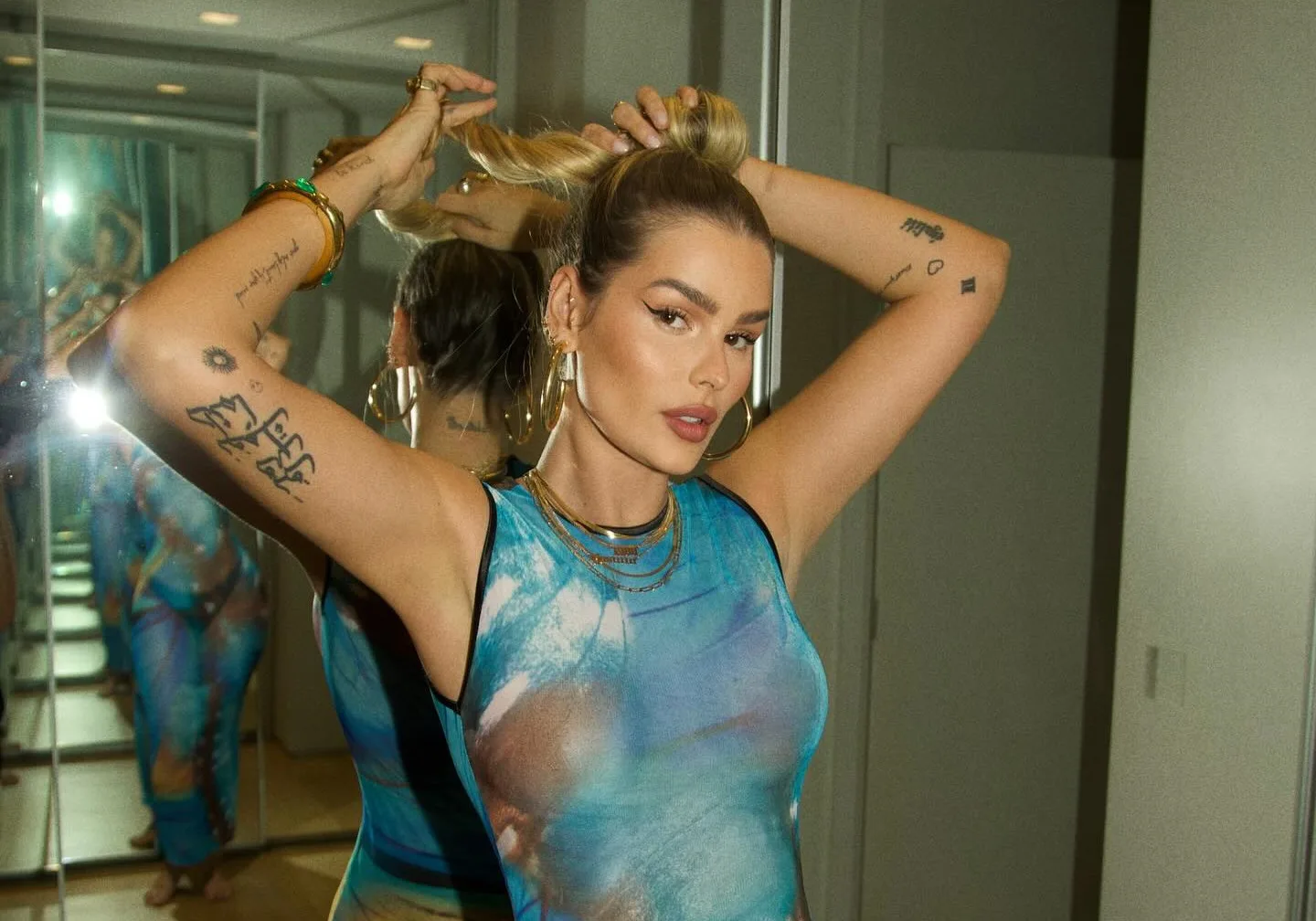 Yasmin Brunet capa look com transparência 01