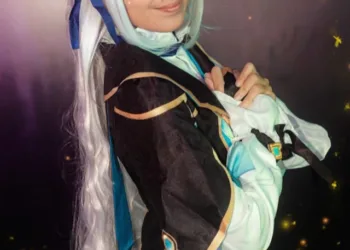 Belo cosplay da Firefly, de Honkai Star Rail, da Fersunny - capa 02