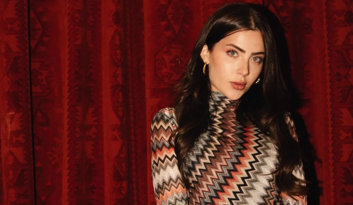 Jade Picon divulga foto e reels com belo vestido colorido Jade-Picon-com-belo-vestido-colorido-capa-001