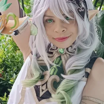 Nahida, de Genshin Impact, neste belo cosplay da Cinthia - capa 01