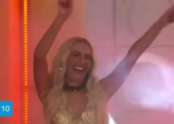 Patrícia Poeta homenageia Madonna na Globo, com look temático, peruca loira e coreografia! Patricia-Poeta-recriando-look-de-Madonna-capa 01