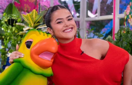 Dama-de-Vermelho-Maisa-Silva-usa-belo-look-no-programa-da-Ana-Maria-Braga-capa 01