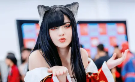 Belo cosplay da Ahri clássica, de League of Legends, da kamadokelly - capa