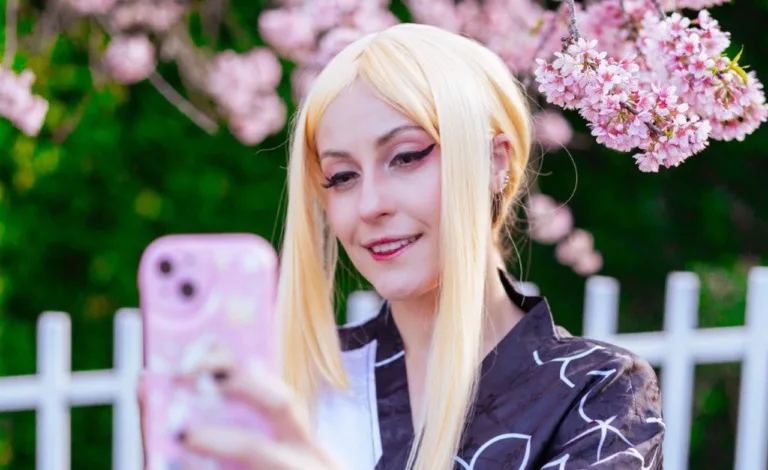 Belo cosplay da Marin Kitagawa, de My Dress-Up Darling - Versão com kimono capa