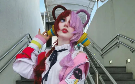 Belo cosplay da Uta, de One Piece, da Alice Dias - capa 01