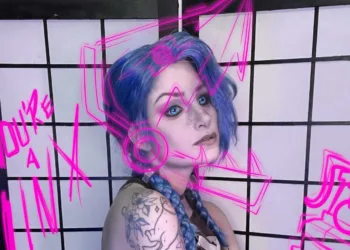 Jinx Cosplay - League of Legends - Samanta Bravin capa