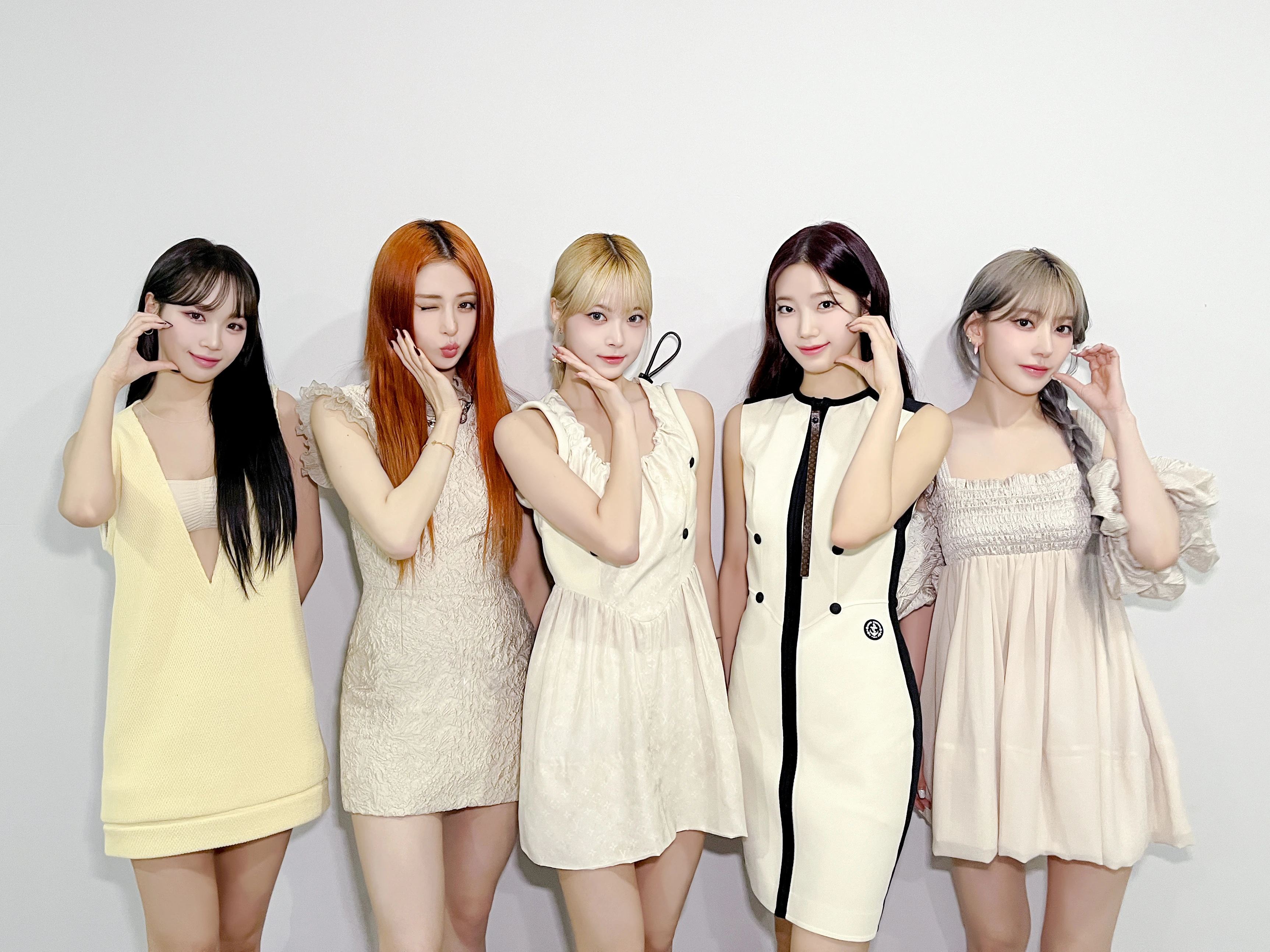 LE SSERAFIM - Foto com lindos looks 02