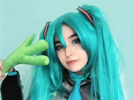 O belo cosplay da Hatsune Miku, da Yui - capa
