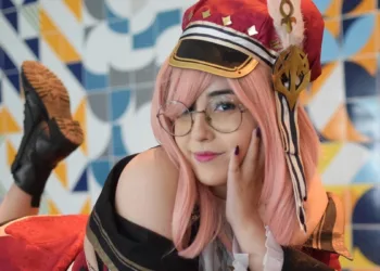 Entrevista cosplay com a Gica: cosplays da Charlotte e Sucrose, novo patch de Genshin Impact e mais Charlotte Cosplay - Genshin Impact - Gica capa