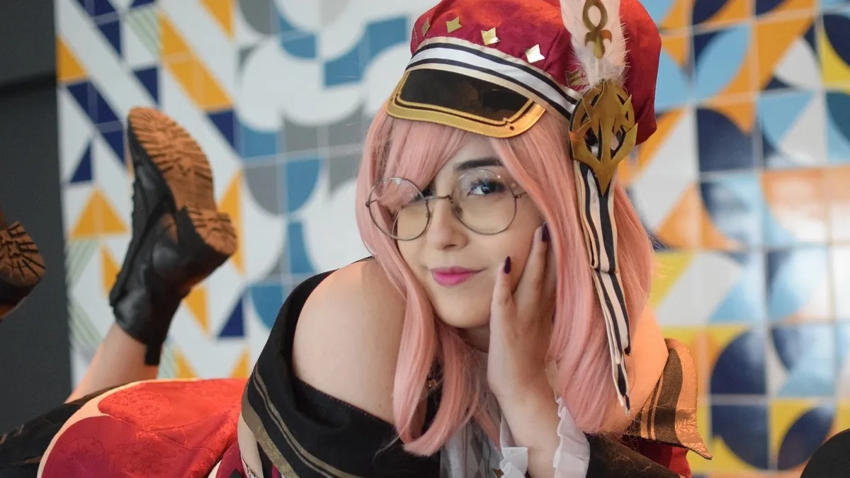 Entrevista cosplay com a Gica: cosplays da Charlotte e Sucrose, novo patch de Genshin Impact e mais Charlotte Cosplay - Genshin Impact - Gica capa