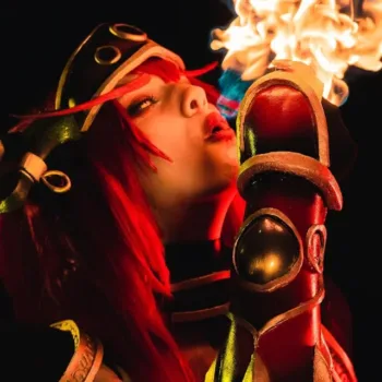 Cosplay incrível da Alexstrasza, de World of Warcraft, da Sally - capa 02