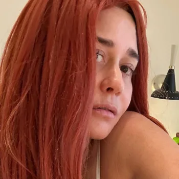 Alessandra Negrini surge ruiva em novas fotos no Instagram capa