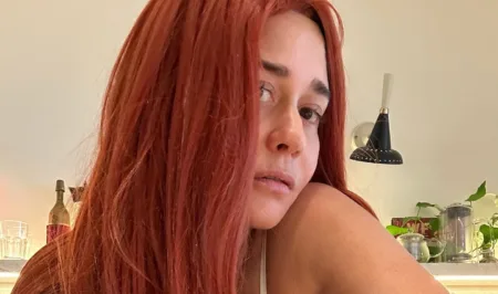 Alessandra Negrini surge ruiva em novas fotos no Instagram capa