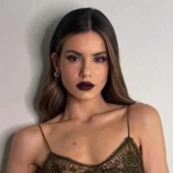 Camila-Queiroz-look-Upfront-capa 01