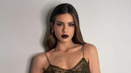 Camila-Queiroz-look-Upfront-capa 01