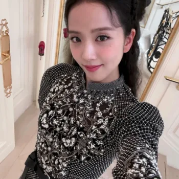 Jisoo, from Blackpink, in a beautiful vintage look with dress Jisoo, do Blackpink, com look fofo, usando belo vestido - Aesthetic Photos - Dress cover