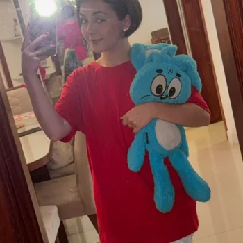 Atriz Klara Castanho faz bela caracterização da Mônica, da Turma da Monica! Klara castanho como Mônica, da Turma da Monica - capa