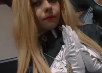 Marin, de My Dress-Up Darling, neste belo cosplay temático da Ana lara Marin, de My Dress-Up Darling, neste belo cosplay temático da Ana lara capa 01