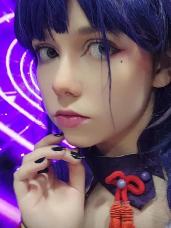 Shogun Raiden, de Genshin Impact, neste cosplay fofo da Mary!