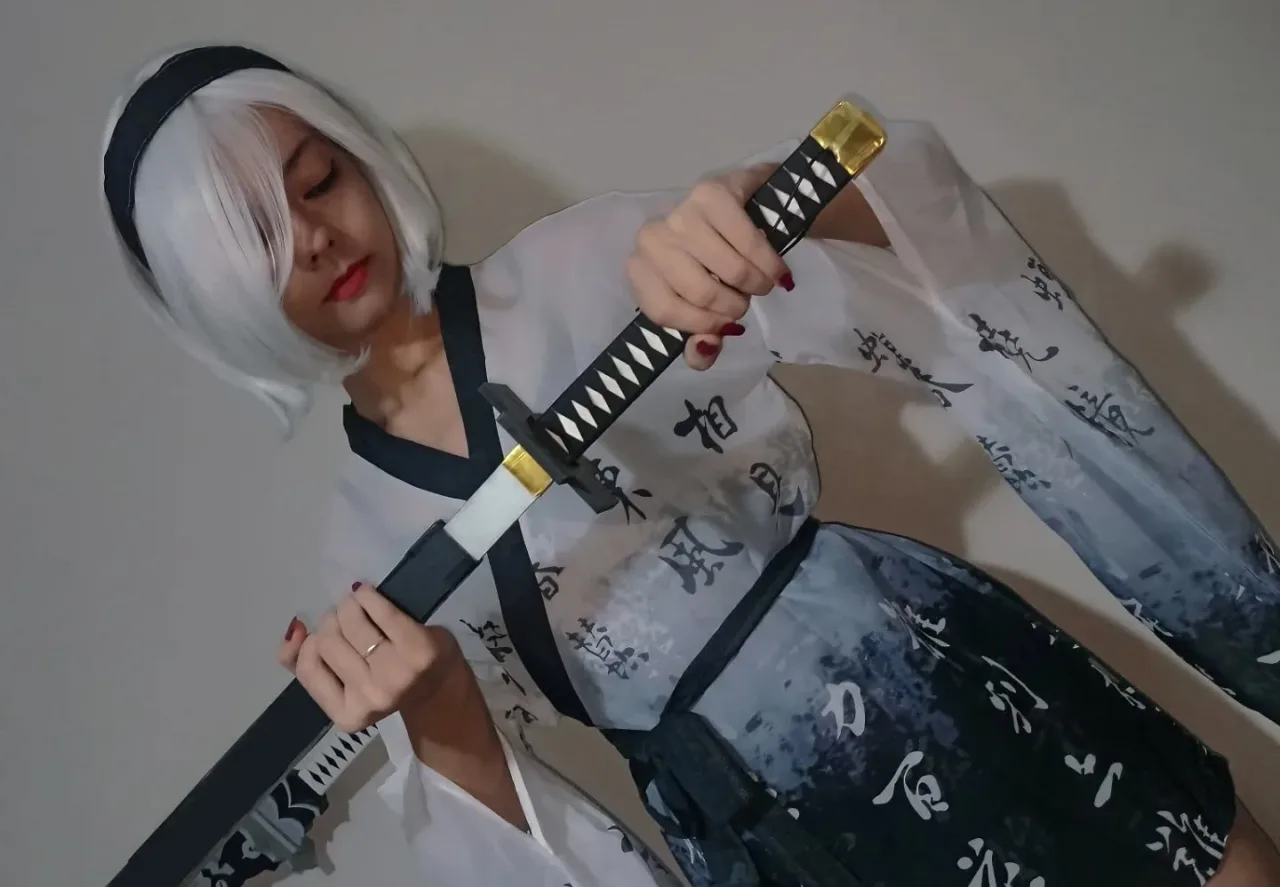 2B, de Nier Automata, ganha belo cosplay com kimono