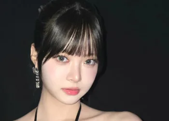 Hong Eun-chae, do Le Sserafim, atualiza o Instagram com belo look com vestido Hong-Eun-chae-do-Le-Sserafim-atualiza-o-Instagram-com-belo-look-com-vestido-capa 01