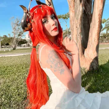 Nilou, de Genshin Impact, ganha um belo cosplay casual com vestido Nilou Cosplay - Genshin Impact - Versão casual capa