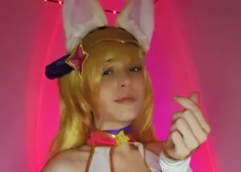 Ahri Star Guardian, de League of Legends, neste belo cosplay da Star md9 (@starmoondanger) Ahri Star Guardian, de League of Legends, neste belo cosplay da Star md9 (@starmoondanger) capa