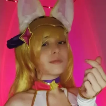 Ahri Star Guardian, de League of Legends, neste belo cosplay da Star md9 (@starmoondanger) capa