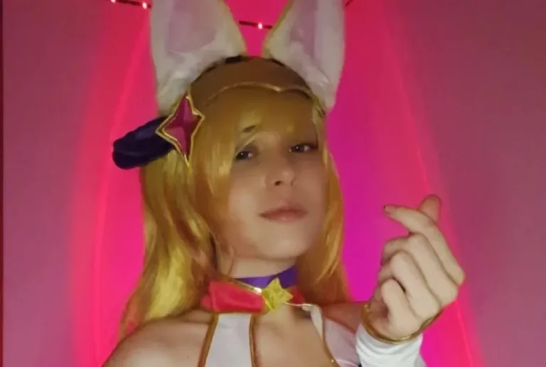 Ahri Star Guardian, de League of Legends, neste belo cosplay da Star md9 (@starmoondanger) capa