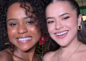 Maisa Silva, Klara Castanho, Paloma Duarte, Duda Santos e mais atores de Garota do Momento divulgam mais fotos de bastidores! Duda Santos e Maisa Silva - capa