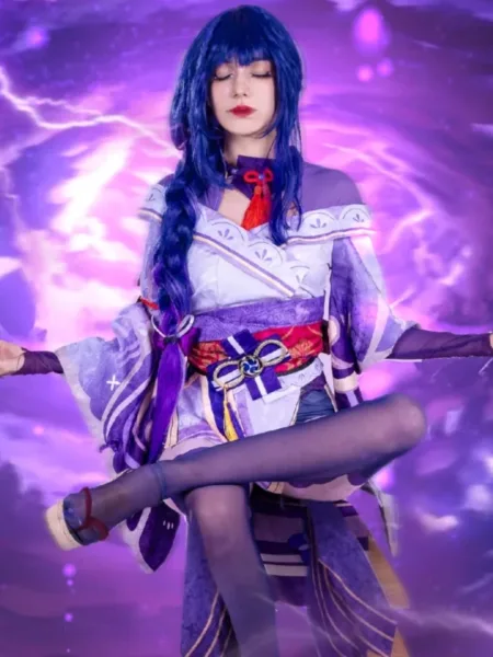 Shogun Raiden, de Genshin Impact, ganha um belo cosplay da Gigi capa