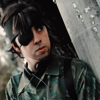 Solid Snake, de Metal Gear Solid, ganha um belo cosplay do Renan (@cosmanthus) Solid Snake Cosplay - Metal Gear Solid - Renan capa