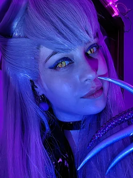 Belo cosplay da Evelynn KDA, de League of Legends, da Star md9 - capa stories