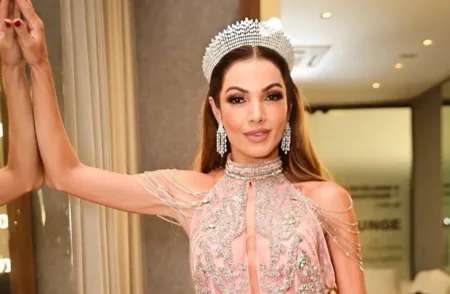 Patricia-Poeta-com-vestido-rosa-Carnaval-2025-capa 01