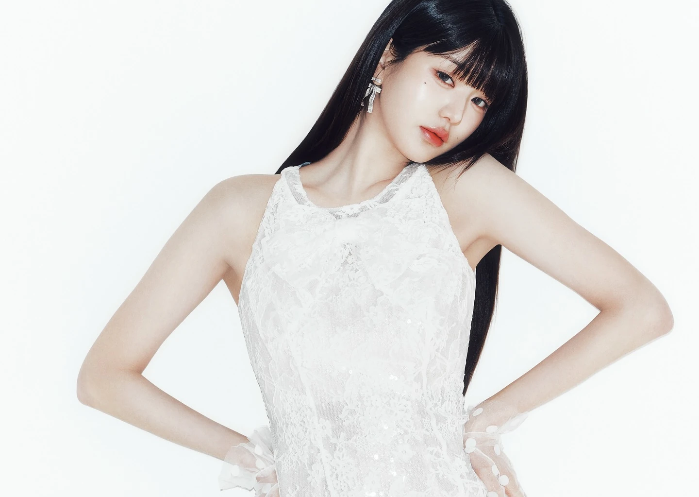 Wonyoung, do IVE, divulga fotos com lindo vestido branco, para a GRAZIA China