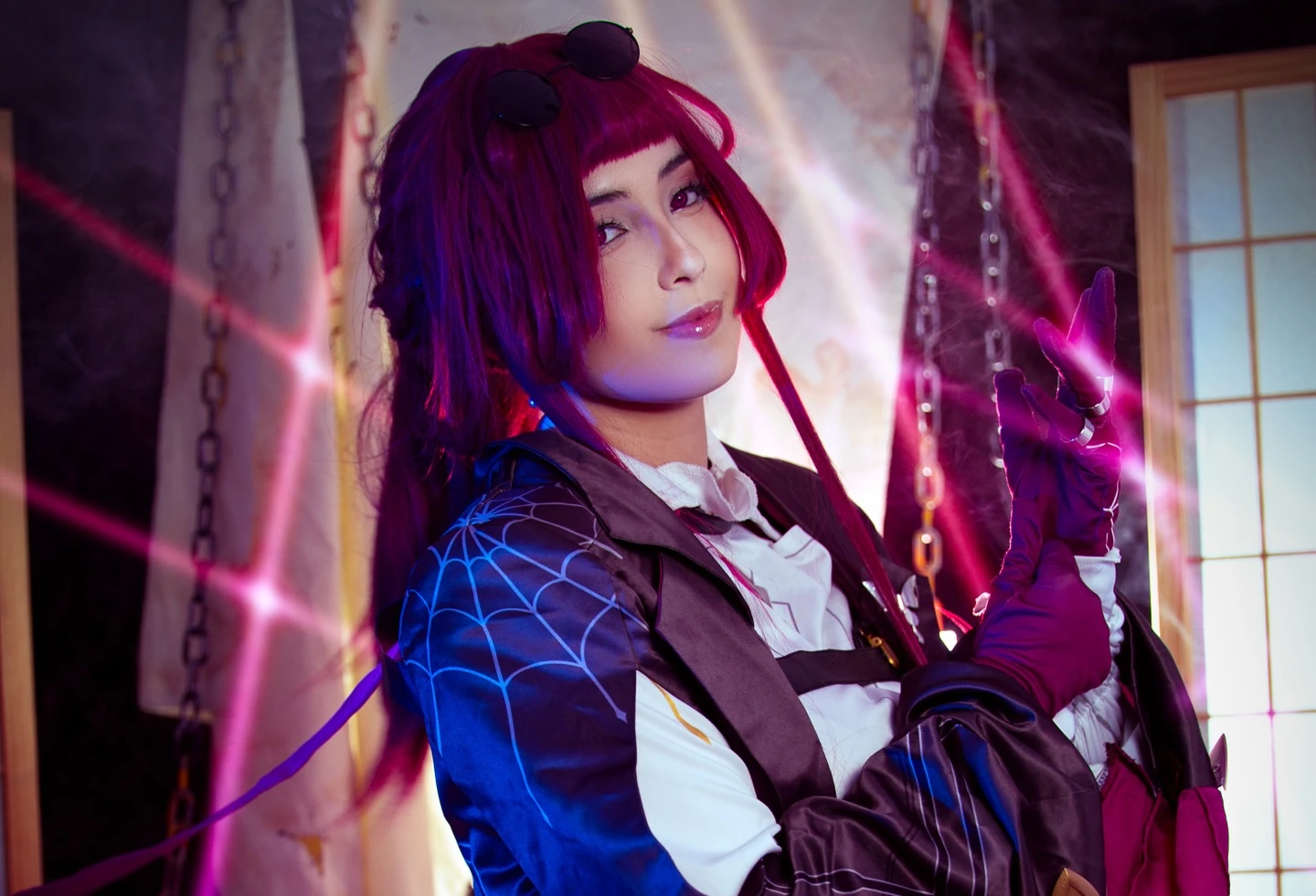 Kafka, de Honkai Star Rail, neste belo cosplay da Gica