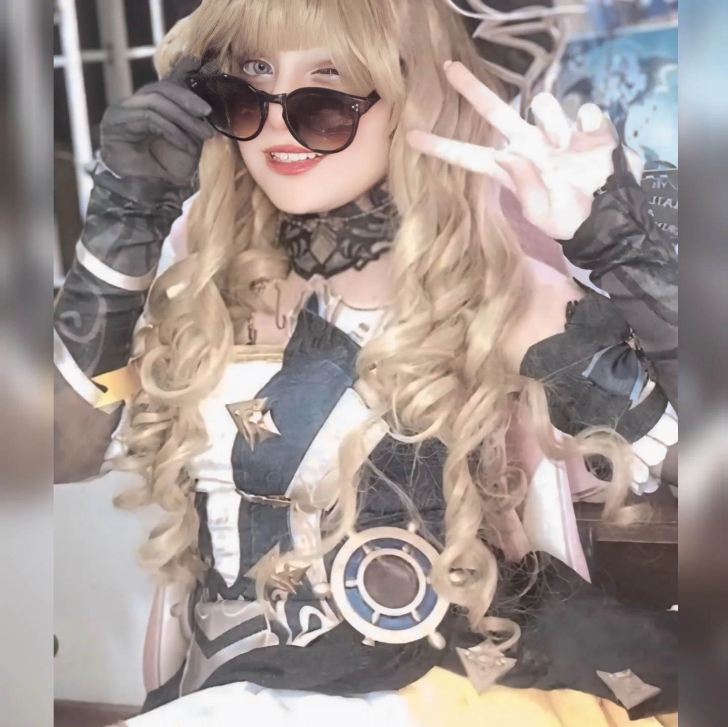Belo cosplay da Navia, de Genshin Impact, da Isa Coelha - 002