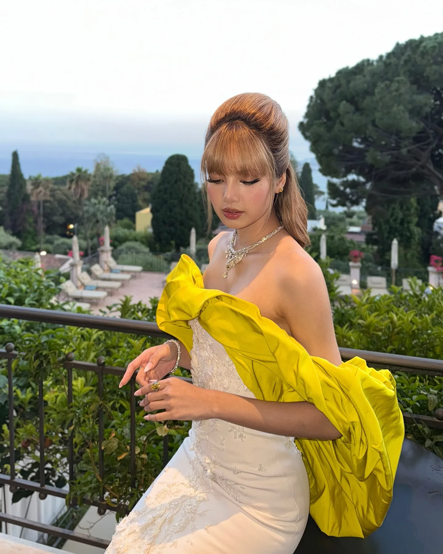 Lisa, do Blackpink, com belo vestido rosa - 2025 - 008