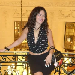 Maisa Silva usa belo look em Paris, com minissaia Maisa-Silva-em-Paris-Julho-2025-capa 01