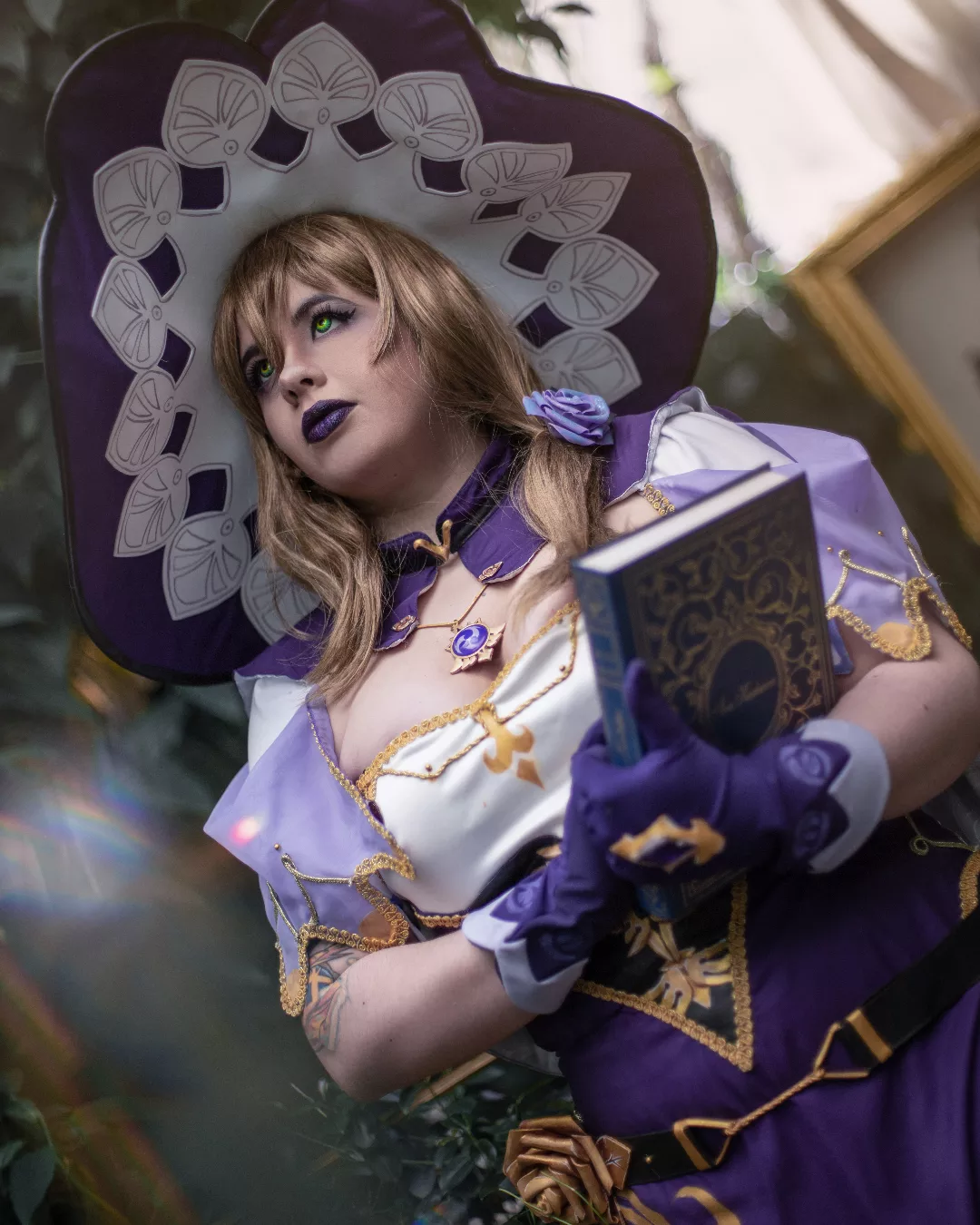 Belo cosplay da Lisa, de Genshin Impact, da RavenNoodle - 003