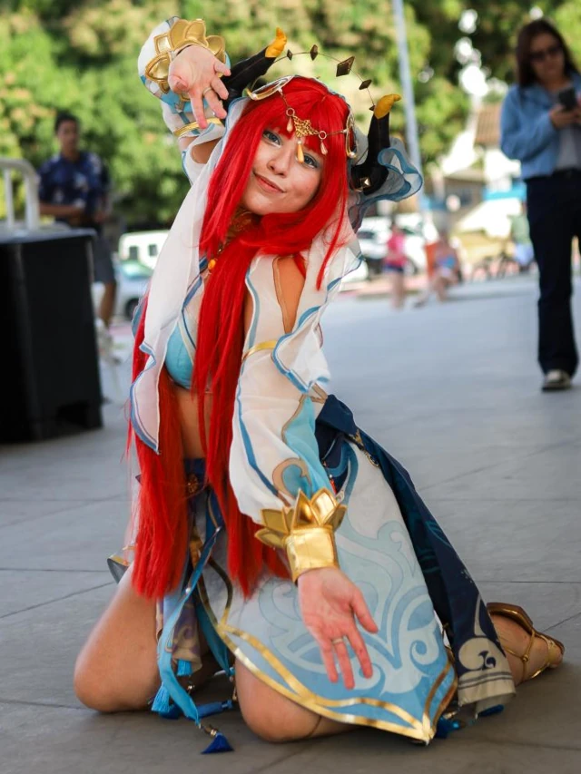 Nilou, de Genshin Impact, neste belo cosplay da Aninha