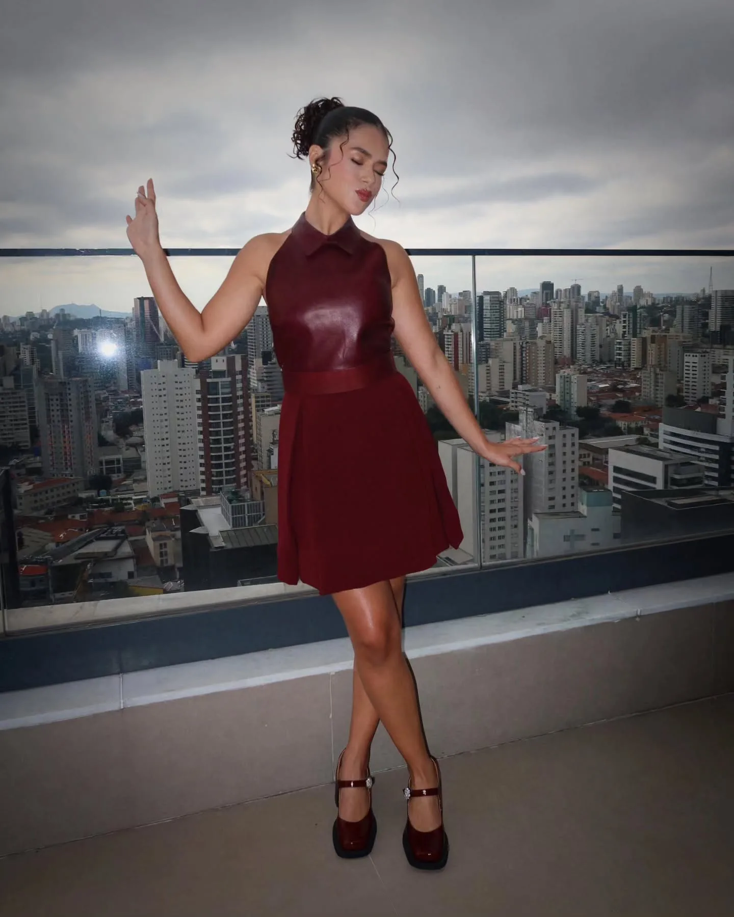 Bem bonequinha, Maisa Silva aposta em saia vinho - Agosto 2025 (1)